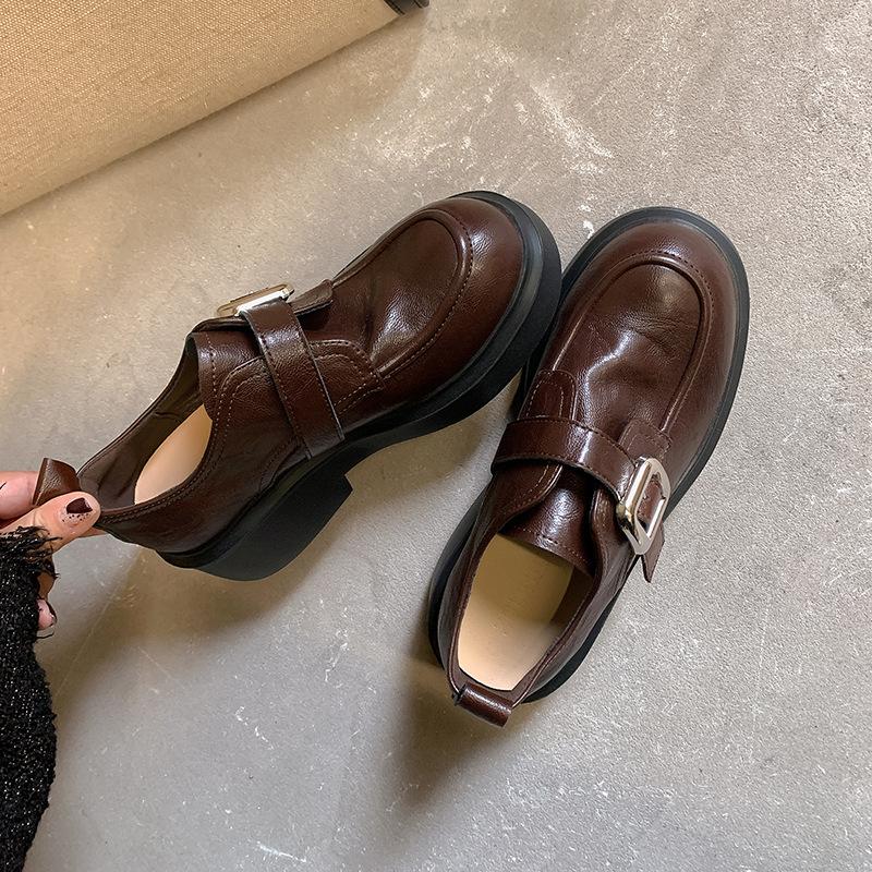 Thick-soled round head retro women's spring new belt buckle commuter thick heel deep mouth small leather shoes women