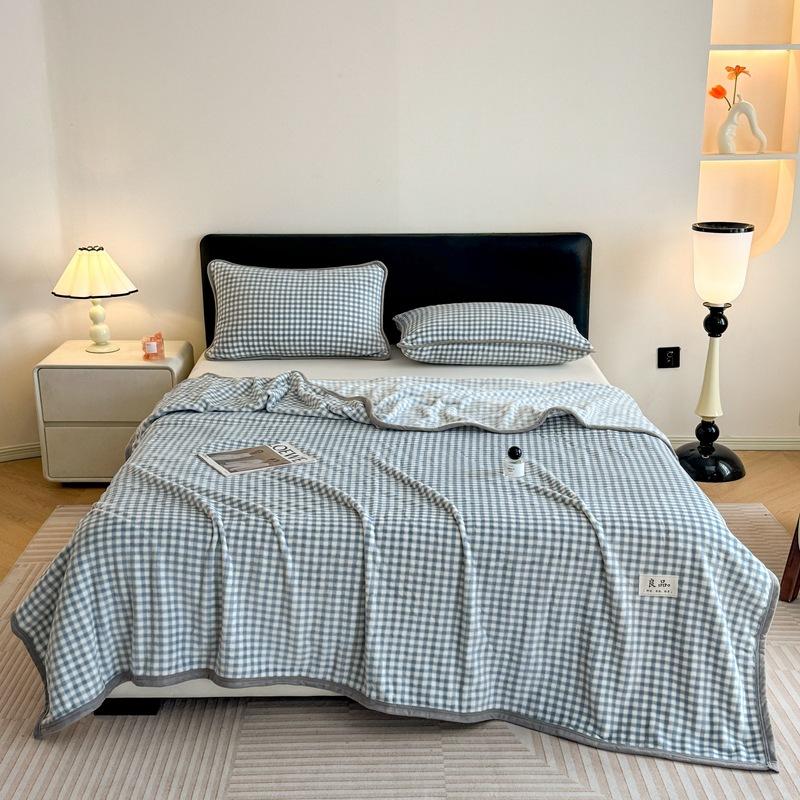 New Solid Color Flannel Blanket Blanket Casual Nap Office Comfortable and Warm Solid Color Milk Blanket