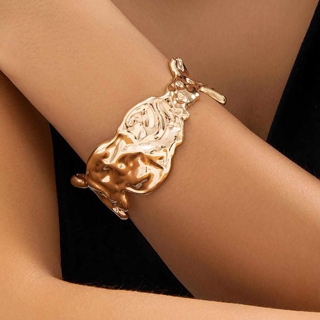 Irregular pleated open bracelet simple fashion versatile light luxury high-end sense niche design personalized jewelry