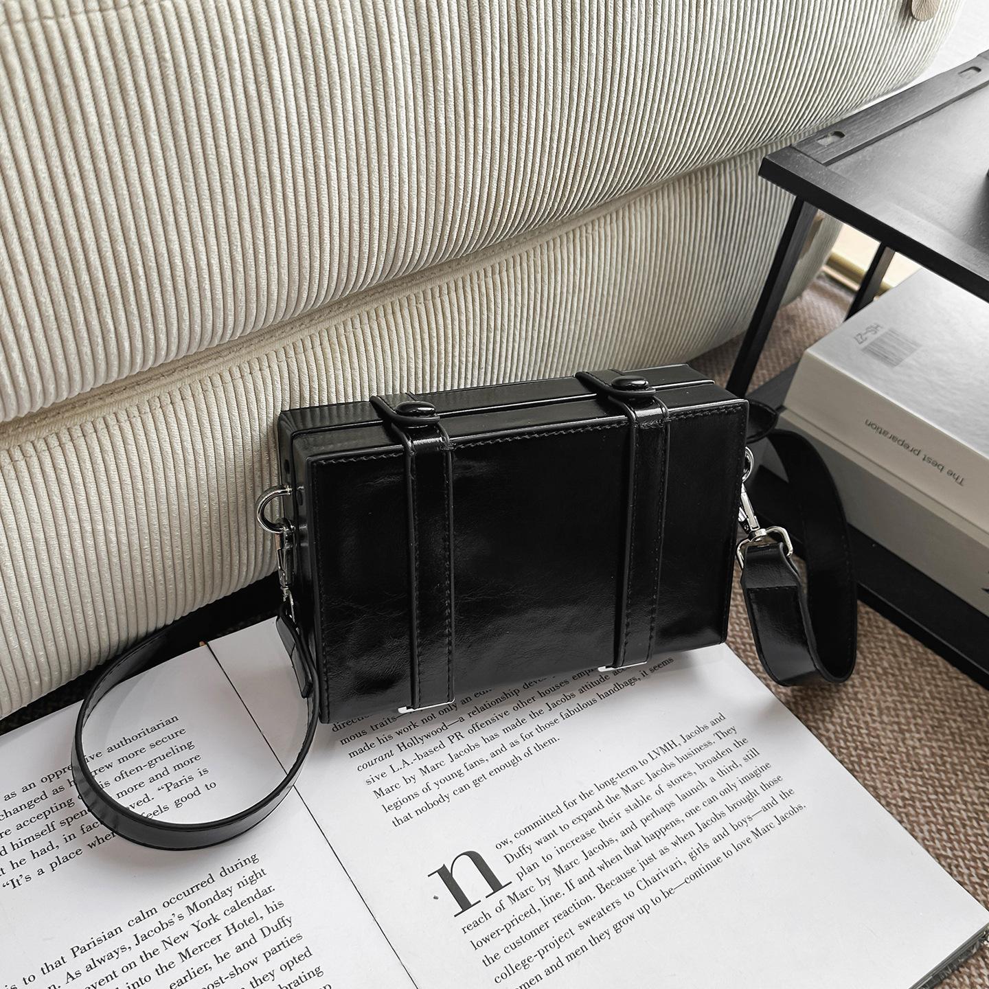 

Crossbody bag fashionable blue pu simple box bag female student solid color mobile phone small square bag trendy brand men s shoulder bag чорний
