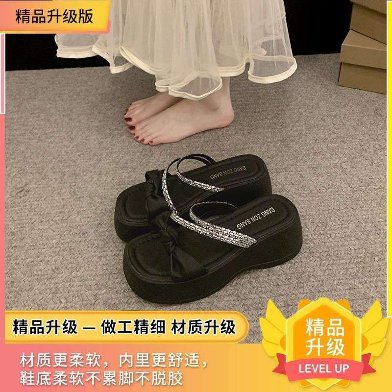 

French beautiful slippers women s summer wear fashion and high sense 2025 new temperament rhinestone thick bottom beach cool slippers 00