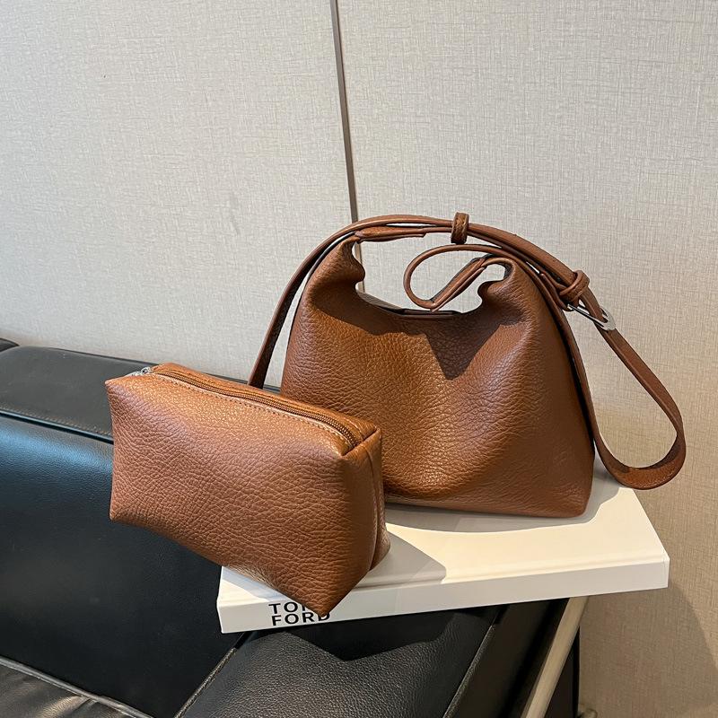 Retro small bag women's autumn and winter versatile 2025 new shoulder messenger bag popular this year, mother and child bucket bag