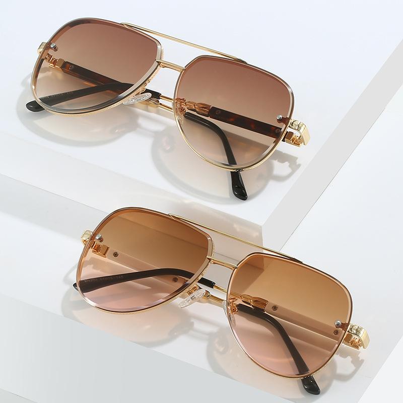 Luxury Pilot Aviator Sunglasses Gold Metal Frame Trends Gradient Lens Cool Retro Shades UV High Fashion Eyewear for Men Women