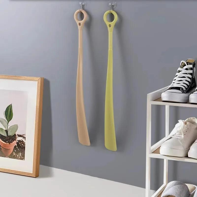 1Pcs 47cm Hanging Ring Shoehorn Pregnant Woman Long Handled Lifter Elderly Shoe Spoon Lazy People Shoe Spatula Shoe Horns