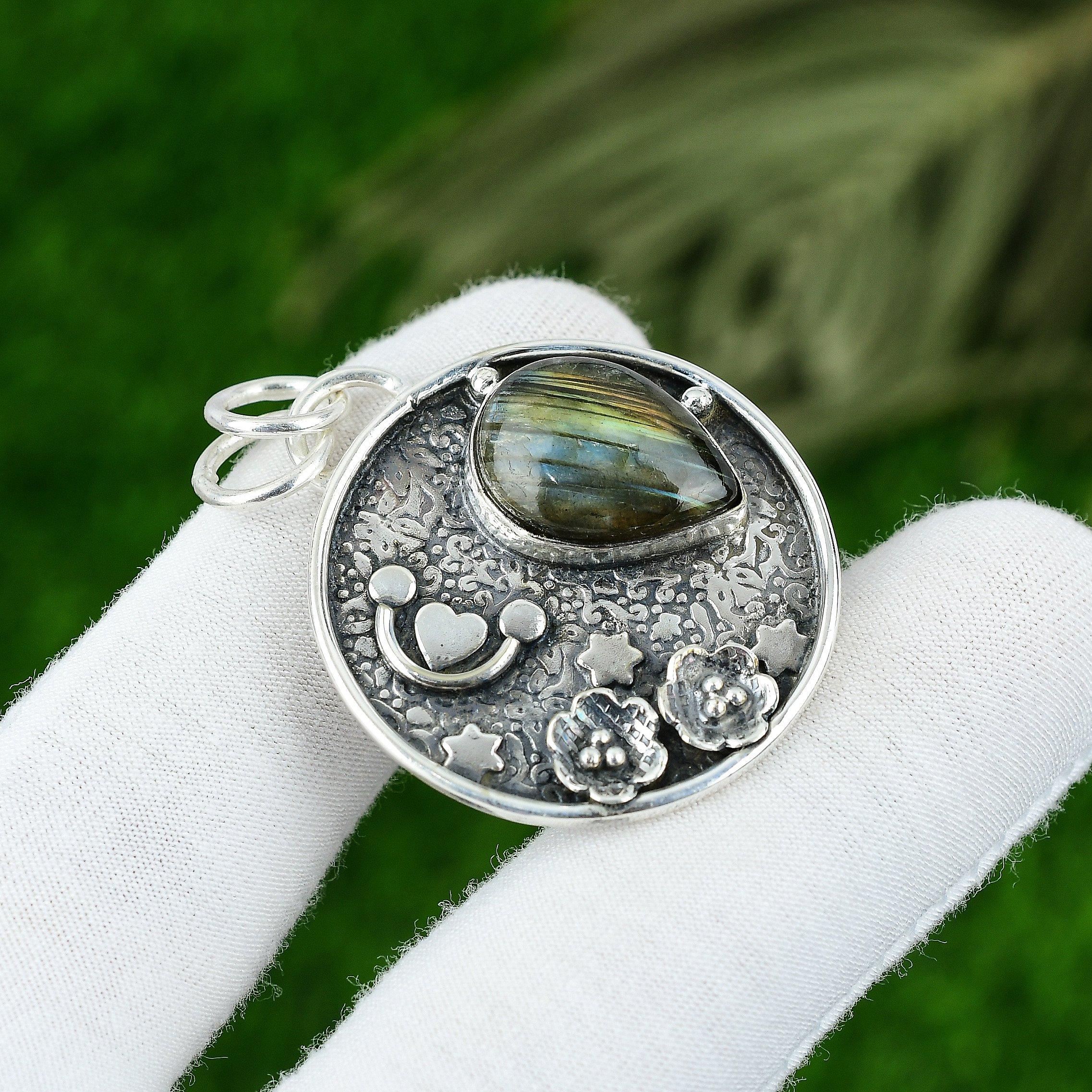 

Natural Labradorite Gemstone Pendant 925 Sterling Silver Jewelry For Women