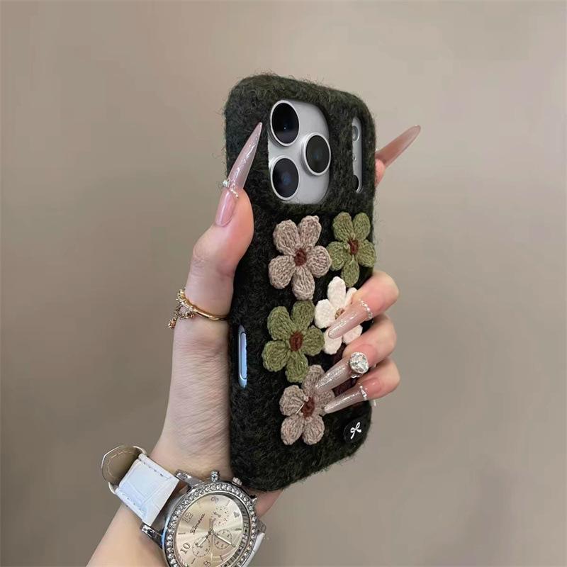 ins autumn and winter plush knitted flowers for iPhone17Pro mobile phone case Apple 16Pro retro 15Pro