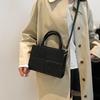 Niche design foreign style small square bag 2025 autumn new fashion simple retro trend shoulder messenger bag