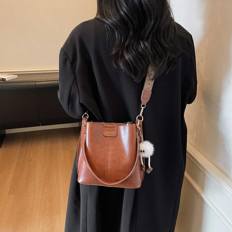 Korean Style Retro Square Bucket Bag - Versatile Large Capacity Crossbody for Women