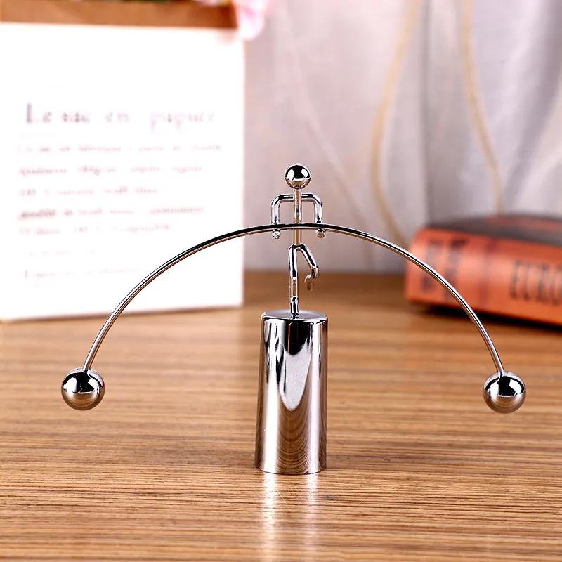 Copo Giratório de Uma Perna Ornamento de Mesa para Casa Homem de Ferro Simples Divertido Brinquedo para Aliviar o Estresse Evento de Empresa Presente de Festival YLE500