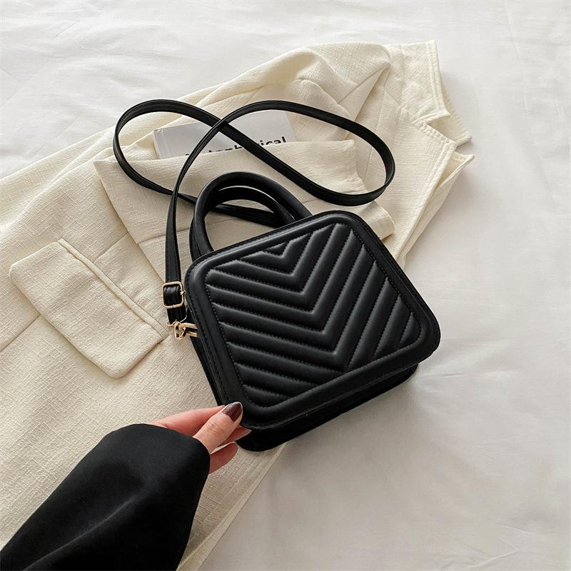 

В этом году популярная корейская версия модных и простых женских сумок, нишевый дизайн, маленькие квадратные сумки, красивые иностранный стиль, через плечо чёрный