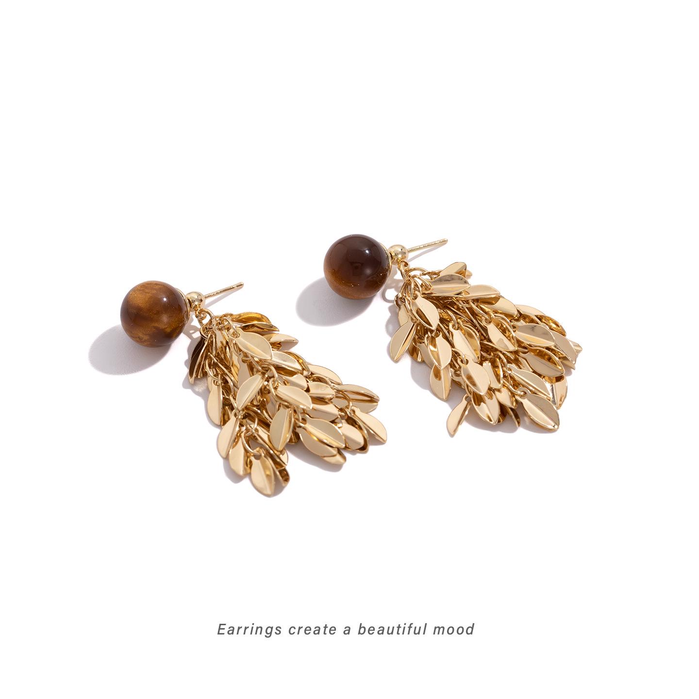 Elegant Golden Leaf Tassel Earrings - Fashionable, Versatile, and Personalized Ear Clips