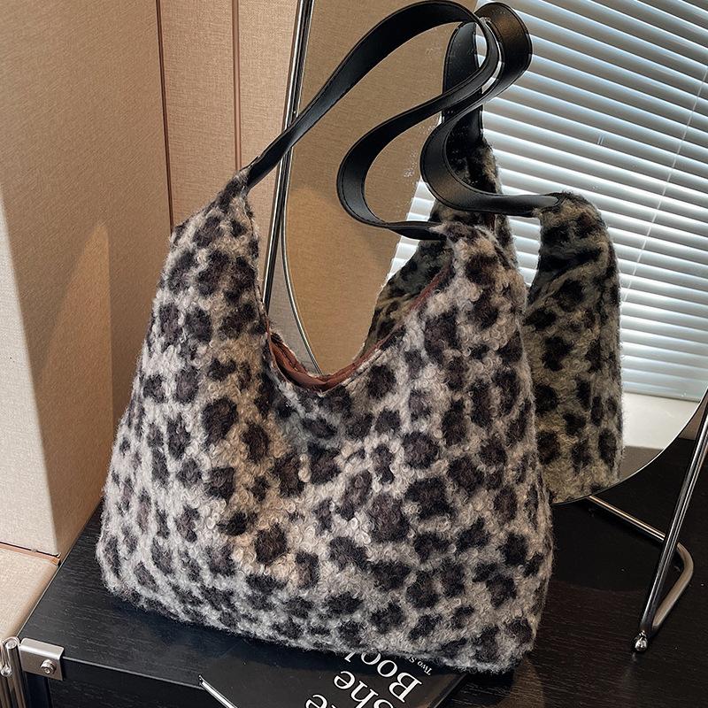 

Корейская сумка через плечо Niche для женщин, новая осенне-зимняя ретро-модная сумка через плечо с леопардовым принтом, плюшевая сумка-тоут для женщин