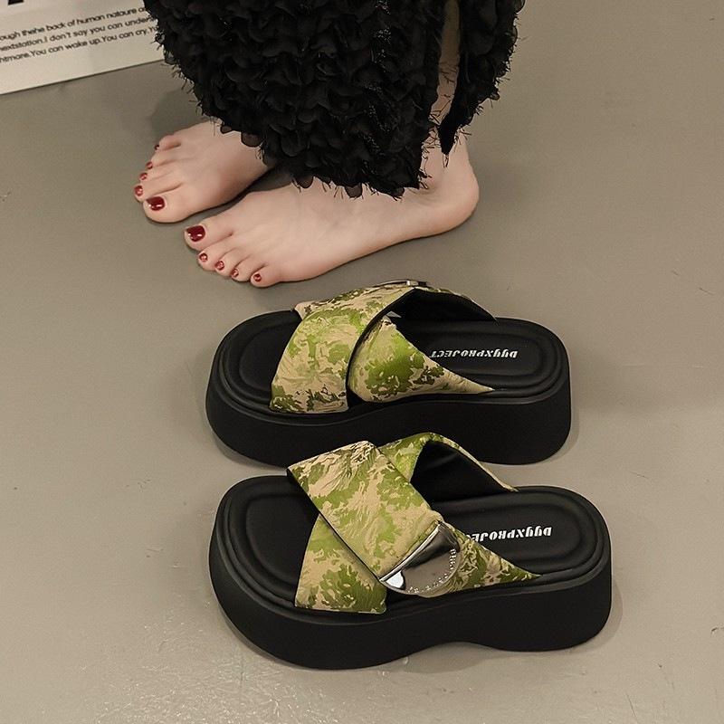 Popular national style thick bottom heightening slippers women's summer outer wear 2025 new new Chinese cross one-word drag Internet celebrity sandals