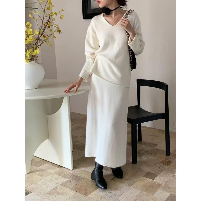 Large size V-neck knitted sweater skirt women's two-piece set autumn and winter new soft waxy sweater skirt set
