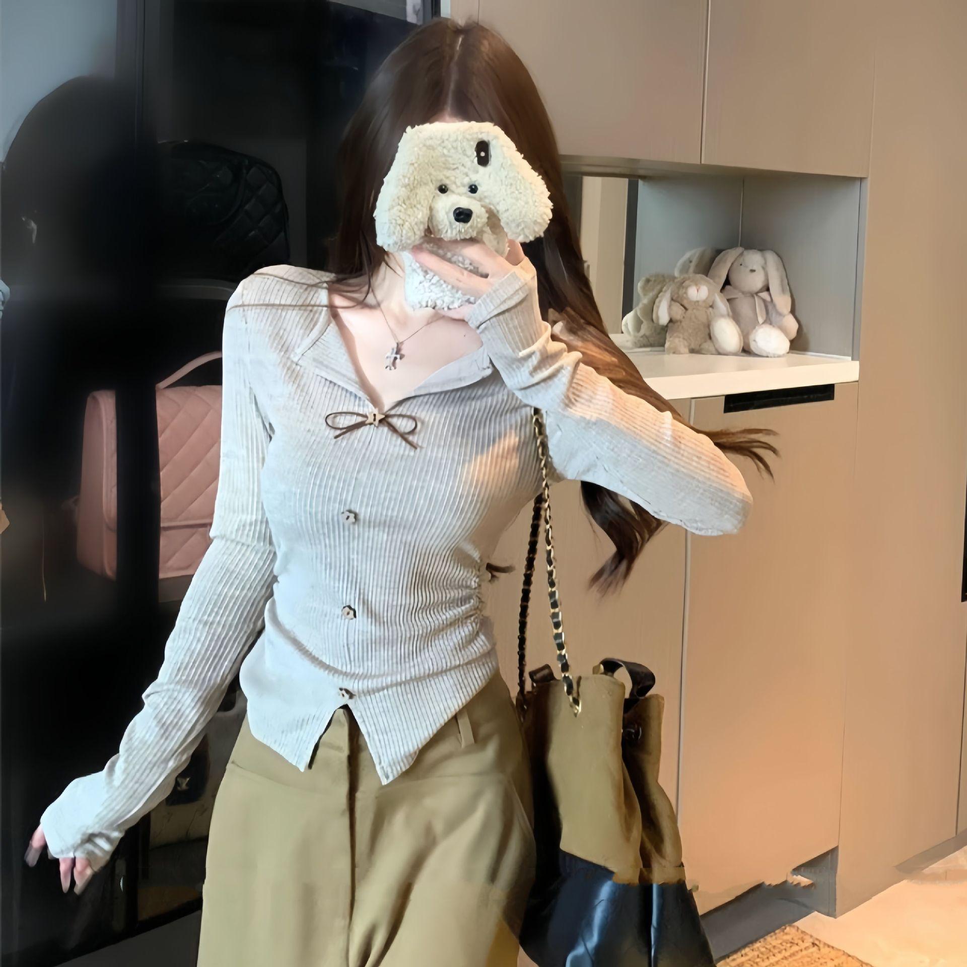 

Korean Chic V-Neck Buttoned Long Sleeve Waist-Cinching T-Shirt for Women L хакі