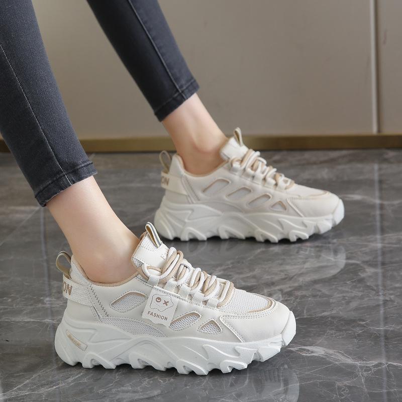 

Спортивная женская обувь 2024 года, новые зимние дышащие сетчатые популярные кроссовки с мягкой подошвой, универсальные студенческие легкие повседневные туфли 35