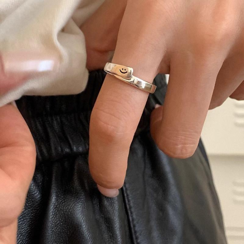 Minimalistischer Smiley-Gesicht-Ring im koreanischen Stil für Damen Modisches verstellbares Kupferdesign
