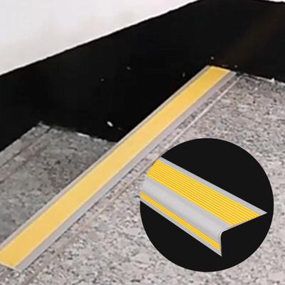 Kendinden Yapışkanlı Merdiven Kenar Koruyucu Kaymaz Su Geçirmez Merdiven Kenar Şerit Kapalı Açık Merdiven PVC kaymaz Şerit
