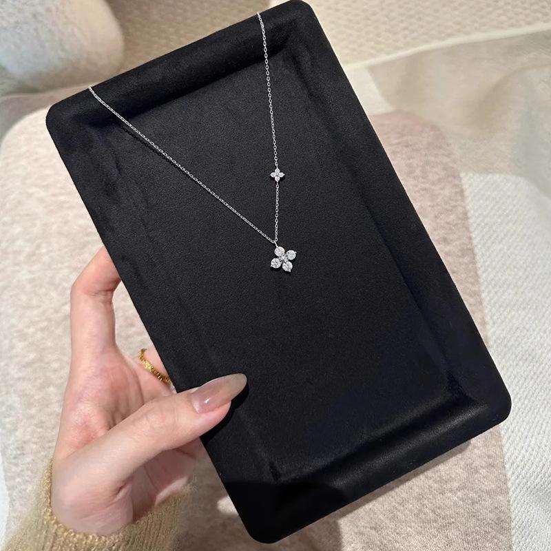 Shiny Zircon Four-leaf Clover Pendant Necklace Women's Light Luxury Small Flower Clavicle Chain Versatile Exquisite Necklace