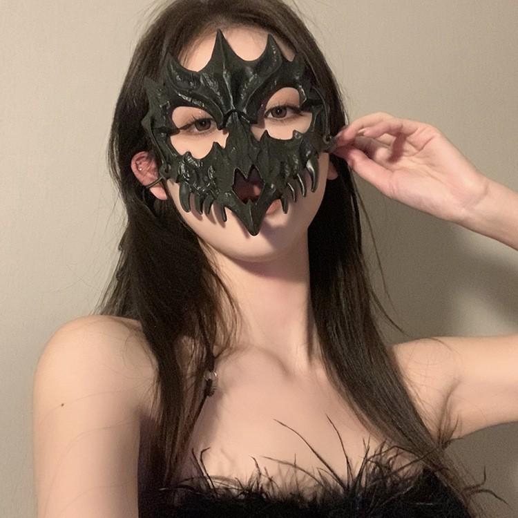 Sexy Spitzen-Halbmaske mit Federn - Halloween-Make-up Maskerade-Party-Accessoire