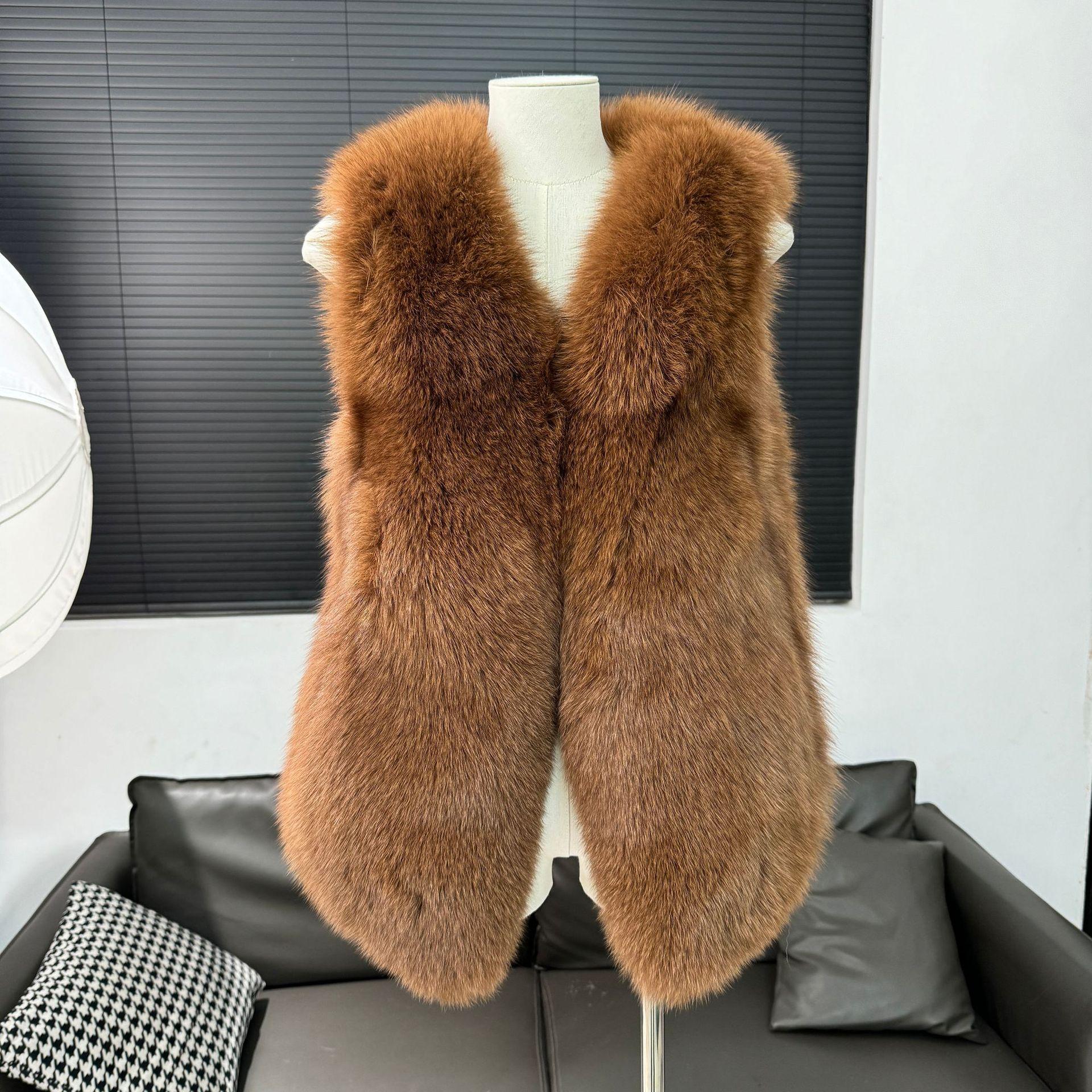 

Жилет из цельного меха лисы one size fits all хаки