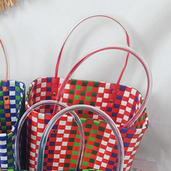 

Детская радужная клетчатая плетеная сумка - Летняя сумка своими руками для овощей и фруктов