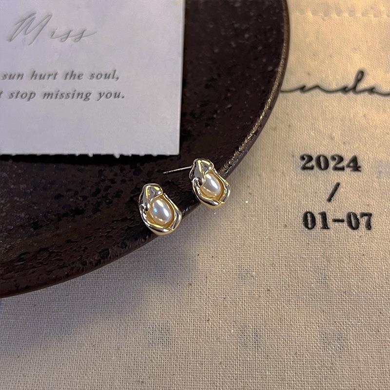 Gold Ring Earrings Women's Ear Buckles Light Luxury High-end Earrings Autumn and Winter Ring Earrings