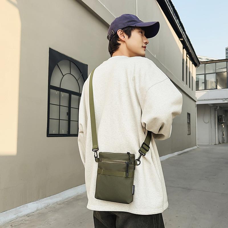 Japan and South Korea fashion new simple literary and artistic fan shoulder messenger bag 2025 commuter sports niche leisure small square bag