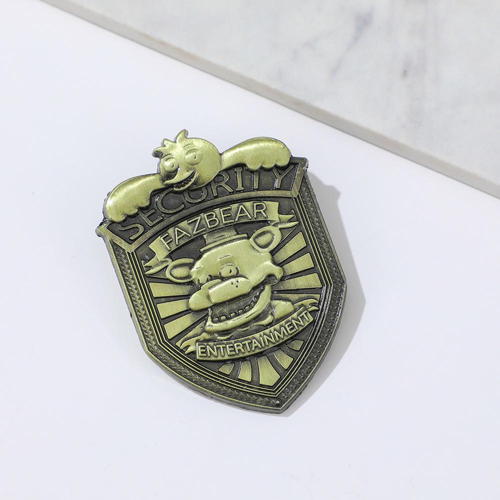 Retro Bronze Bear Brooch: Halloween Thriller Metal Pin Badge for Clothing