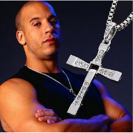 Men Cross Necklace Stainless Steel Cross Pendant Vintage Christian Necklace Fashion Jewelry Gift for Boyfriend Husband