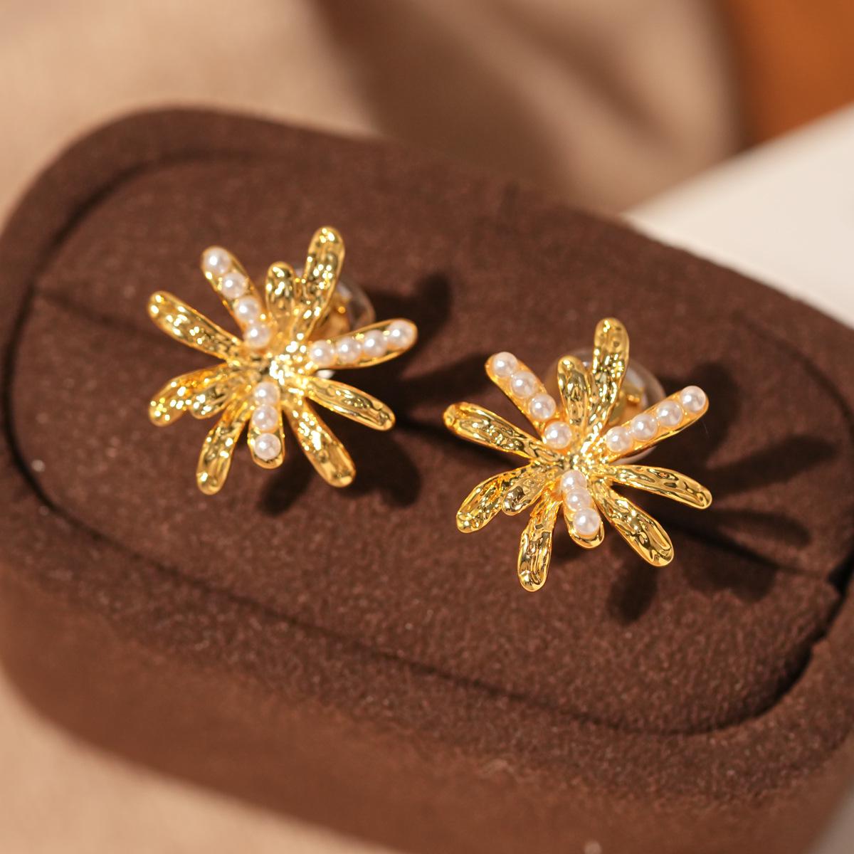 18K Gold Plated Flower Pearl No-Piercing Earrings - Light Luxury Niche Fashion Versatile Ear Jewelry