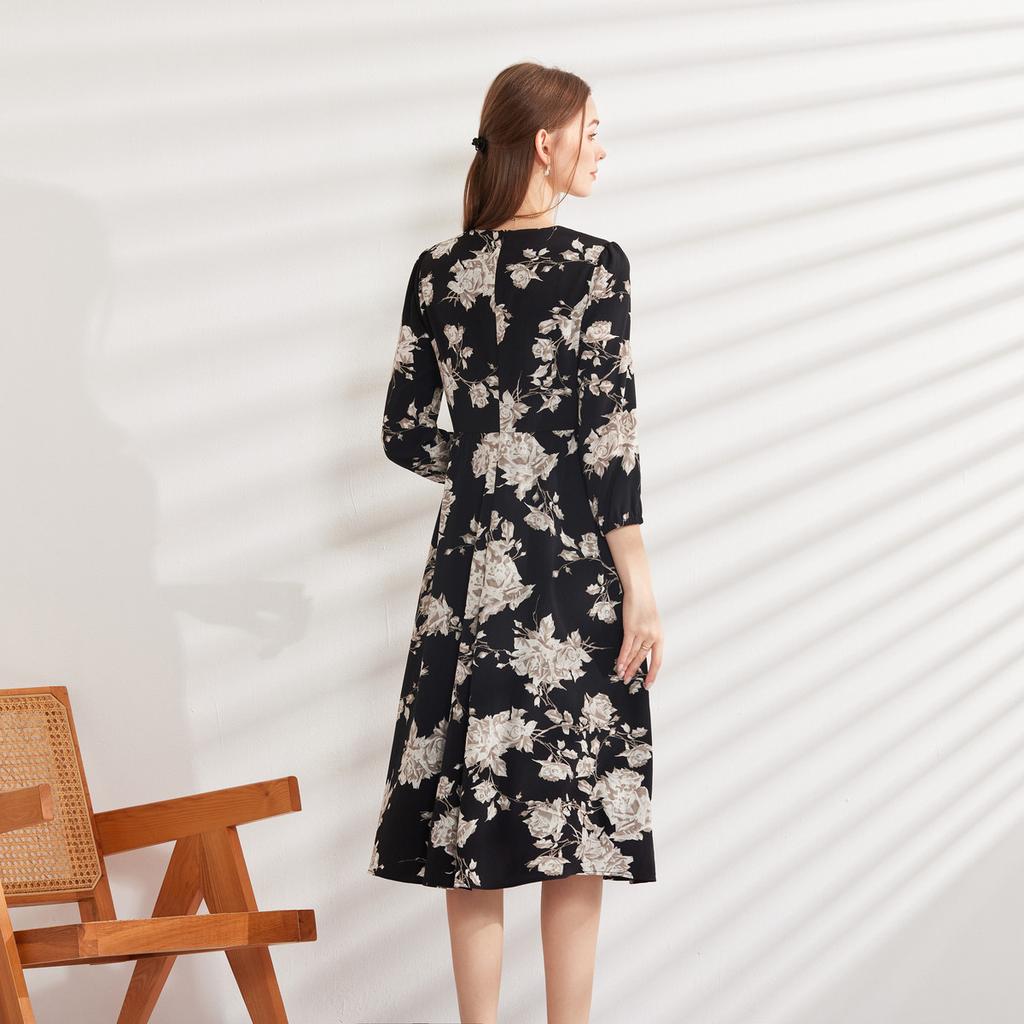 Fashionable and elegant V-neck printed dress with feminine temperament, 2024 high-end feeling, spring and autumn simple seven quarter sleeves