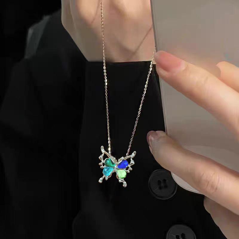 Vintage Butterfly Pendant Necklace Femininity Popular Ot Buckle Collarbone Chain Bracelet Set