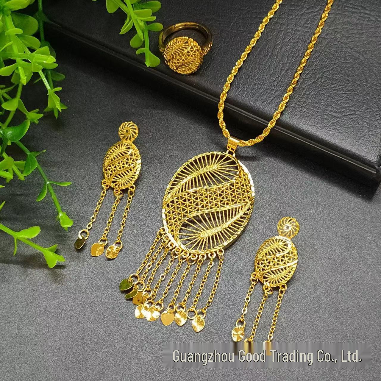 

Дубайский ювелирный набор с покрытием из 24-каратного золота: Серьги с кисточками и кольцо – Индийско-африканский свадебный стиль 24k Gold Plated