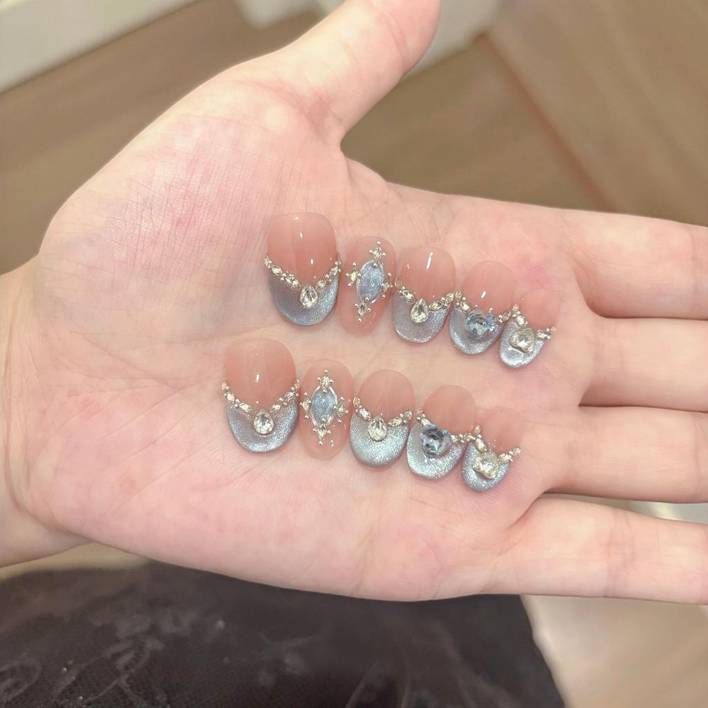 10Pcs Cute Cat Eye Almond Fake Nails Blue Shiny With Small Rhinestones Nude Short Oval Finished Artificial Manicure
