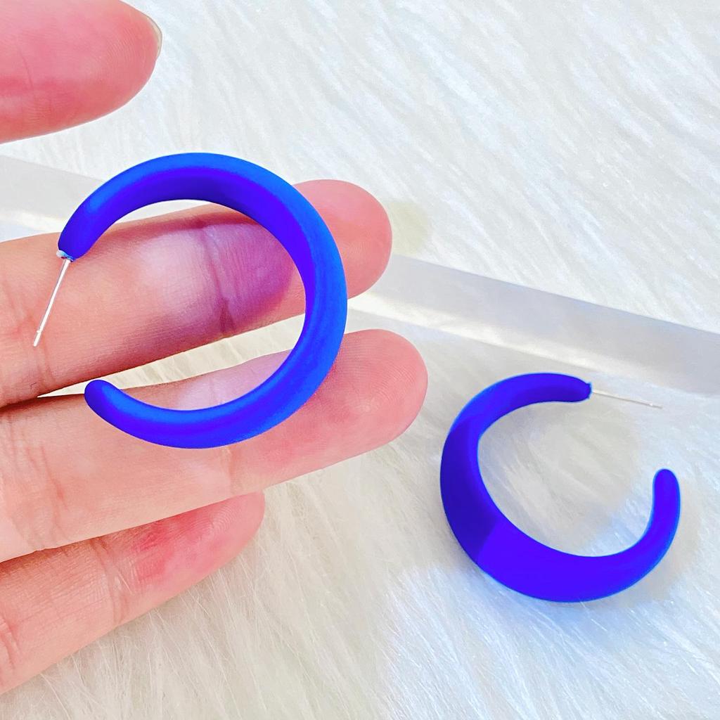 C-shaped Geometric Hoop Earrings: Candy Color Heart Dangles