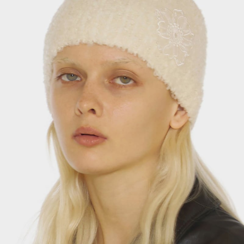 

UNDERCONTROL studio FLOWER SINGLE BEANIE / MOHAIR BOUCLE / CREAM FREE