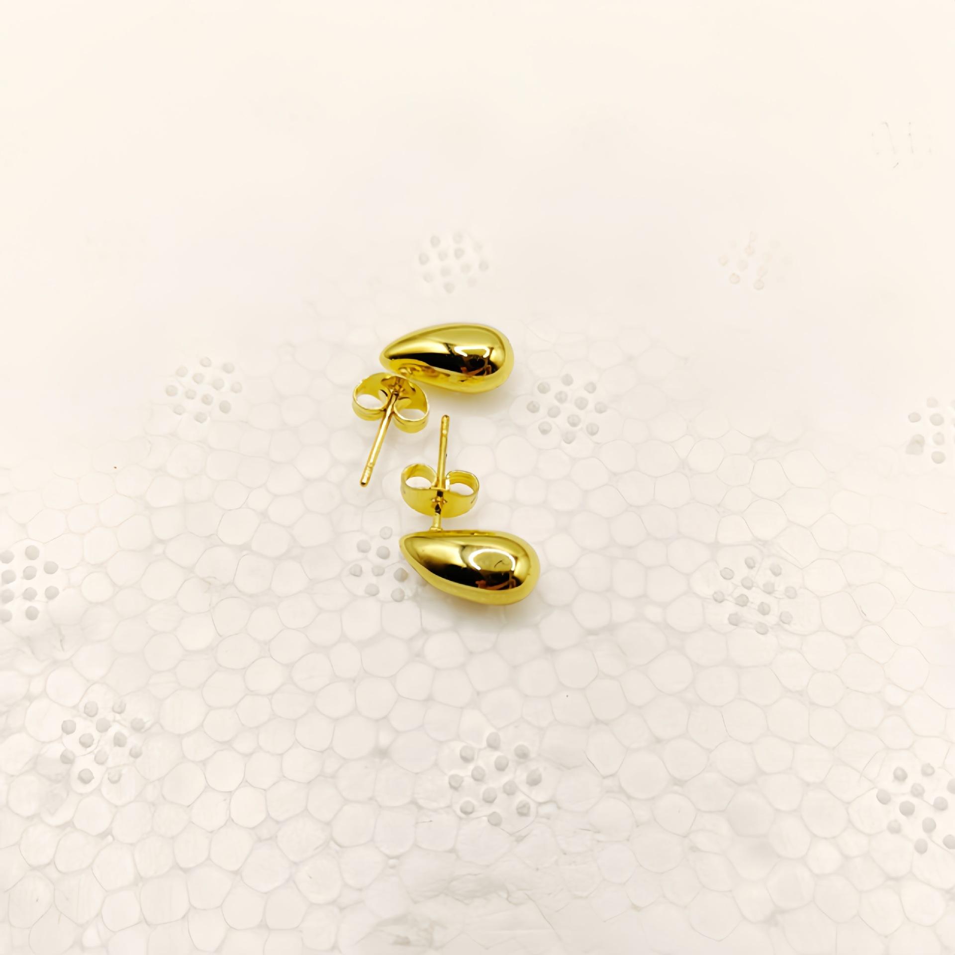 

Simple commuter fashion niche design mini stud earrings women s titanium steel ear plug versatile temperament ear jewelry