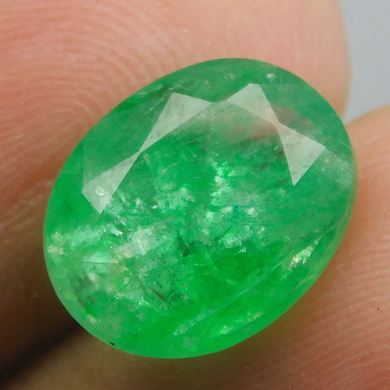 

Fine Oval Cut CERTIFIED 7.21 Ct Natural Emerald Colombian Green Loose Gemstone 12.6 mm approx зелений