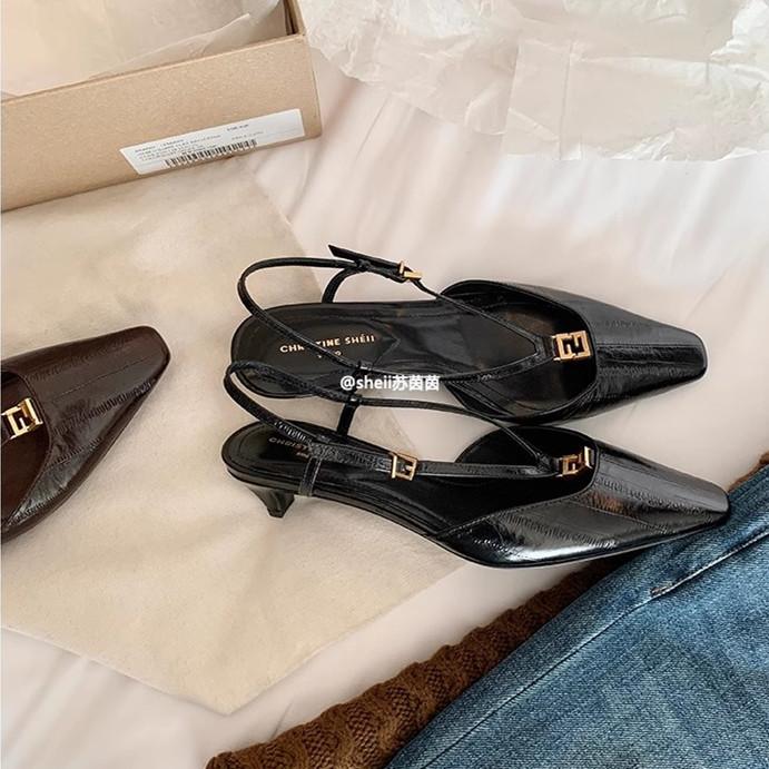 

Su Yinyin has the same style, rich beauty in Beijing circle~ leather square head small gold buckle eel pattern kitten and empty sandals for women in s 35
