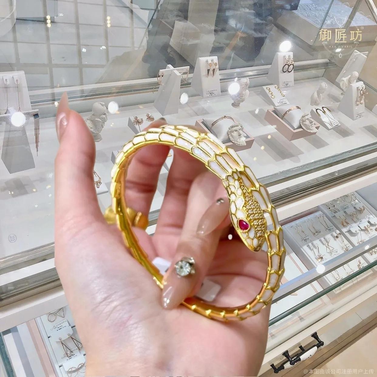 

Fashionable and Sophisticated Sense Spirit Snake Bracelet Women s White Snake Bracelet Is a Gift one size(17-20cm)