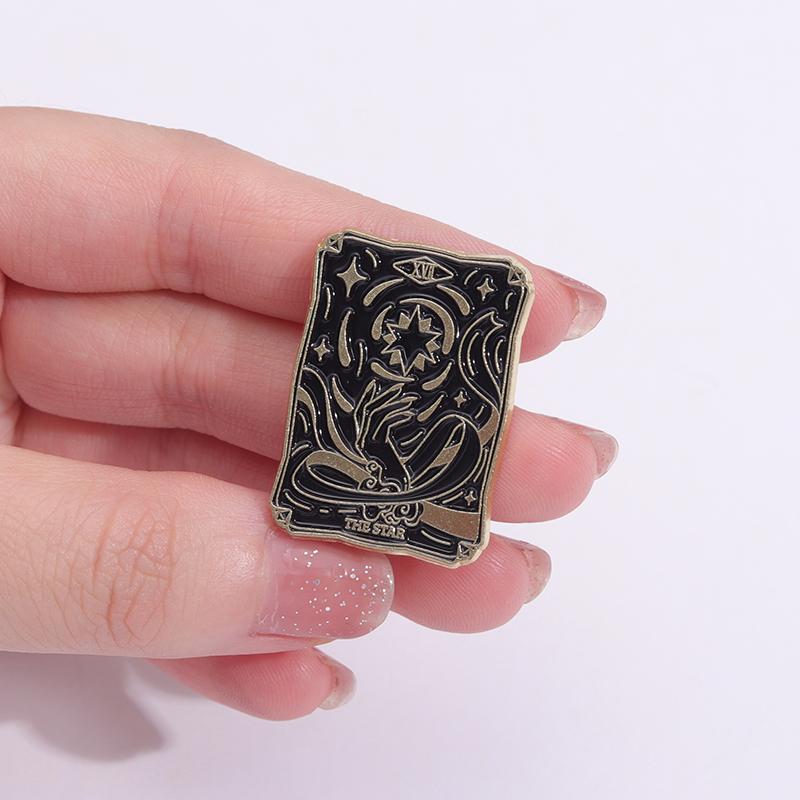 Schwarze Tarot Emaille Pins Custom Sonne Mond Sterne Dunkle Hexe Broschen Reversabzeichen Punk Gothic Schmuck Geschenk für Freunde