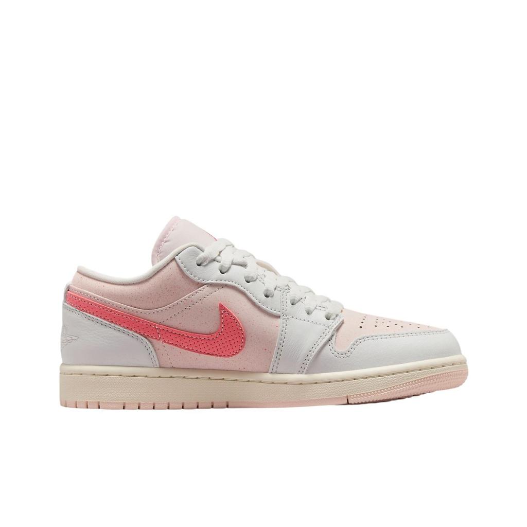 Air Jordan 1 Low SE Eper Turmix Női Sneakerek Rózsaszín Csúcsfehér Világos-Lágy-Rózsaszín IB8156-133