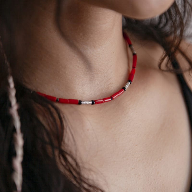 SCARLET NECKLACE TOUCH