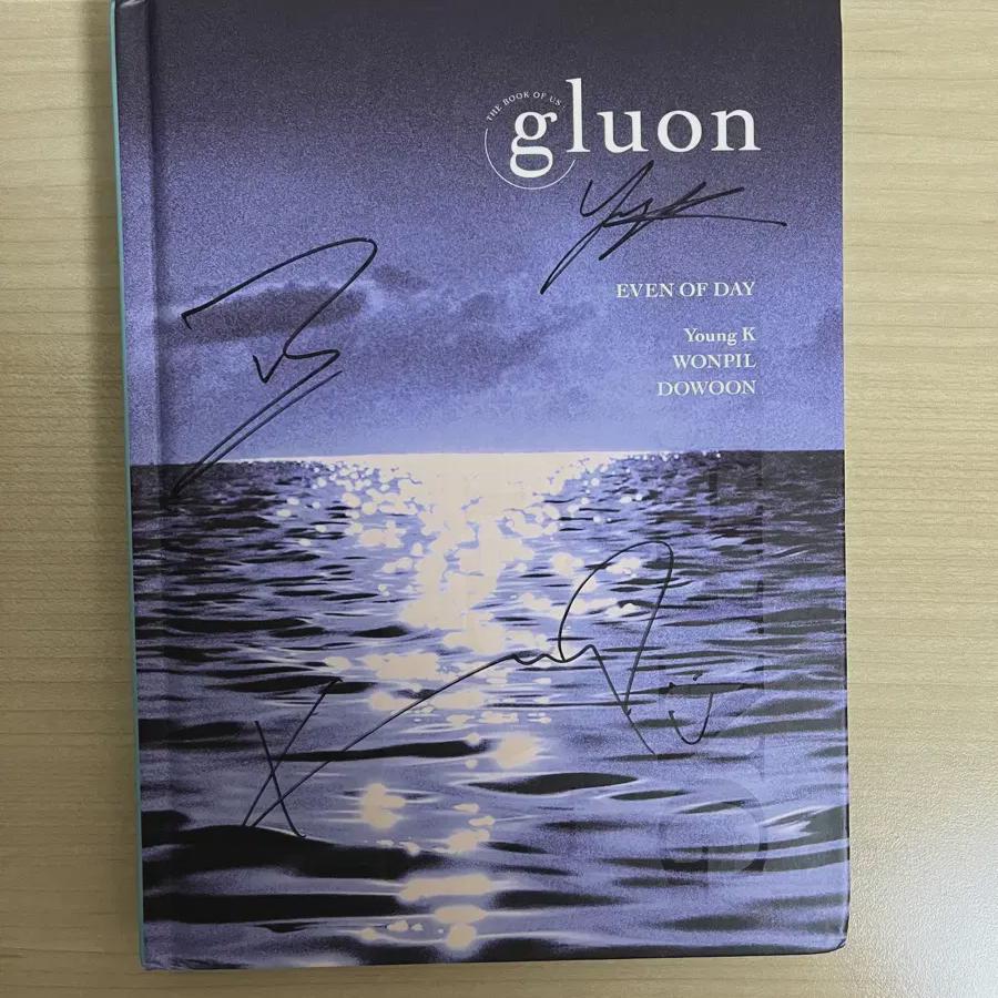 

Альбом с автографами Daysix Gluon