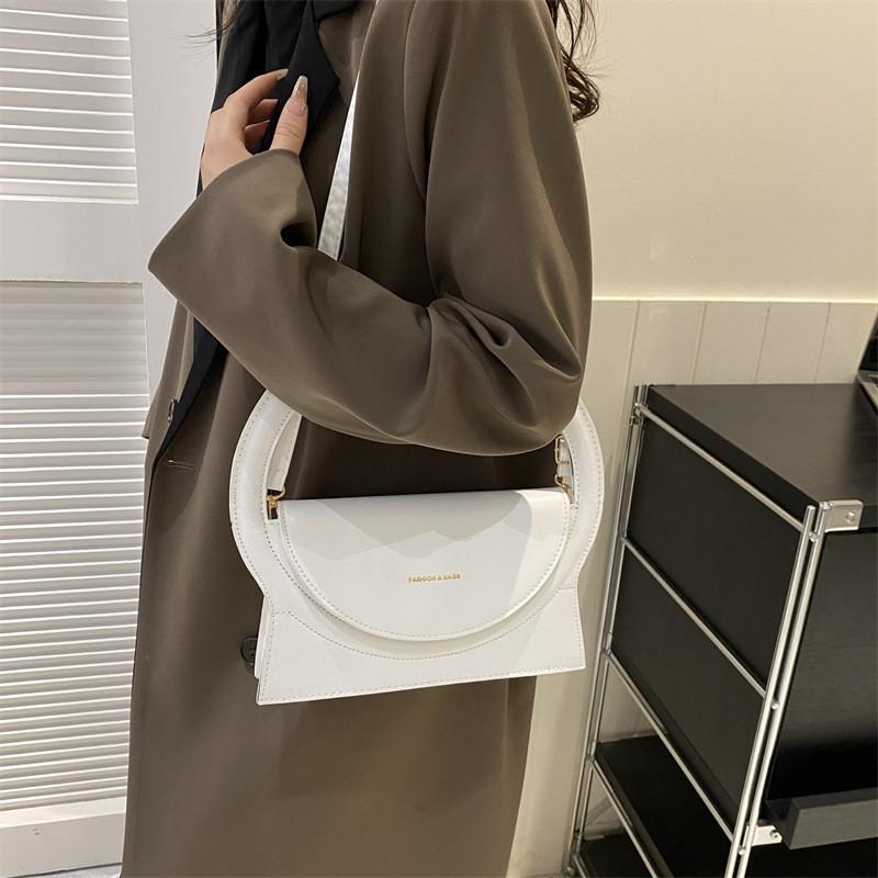 Neuankunft Mode Straßenstil PU-Leder Kleine Quadratische Tasche mit Rundem Ring Design für Damen