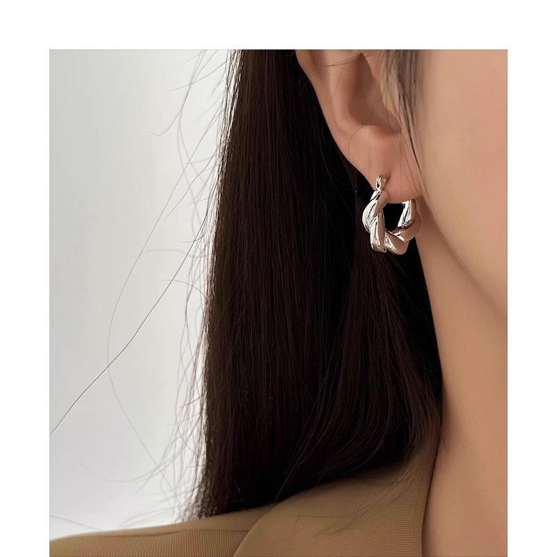 Retro Simple Niche Gold Twist Earrings Personalized Design Affordable Dainty Durable Alloy Colorfast Women's Gift Daily Earrings