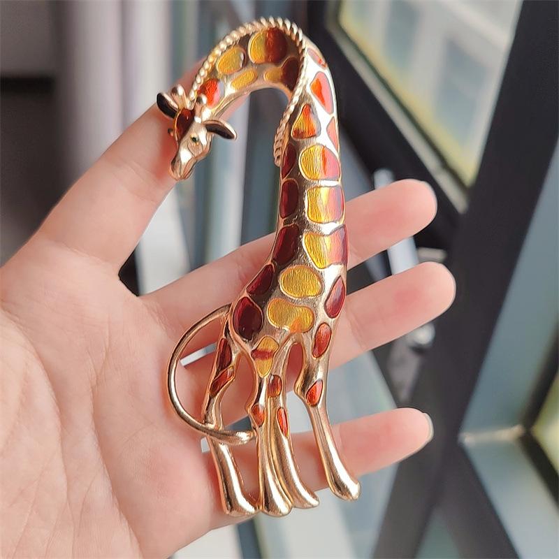 Fashion Creative Cartoon Personality Fun Alloy Oil Dripping Animal Accessories Giraffe Pin Brooch