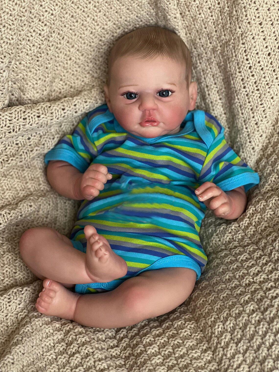 49cm Realistic 3D Painted Reborn Baby Doll with Cloth Body Cloth Body