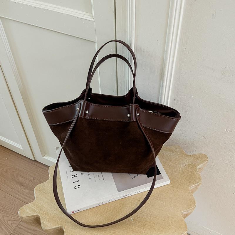 2026 Women's Retro Suede Tote: Large Capacity, Versatile Single Shoulder Bag for Autumn/Winter Commuting